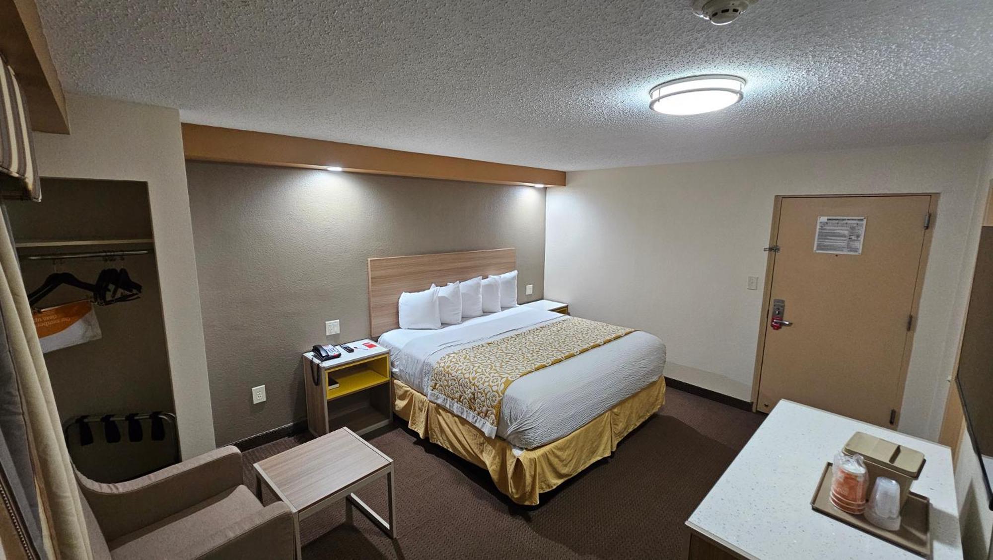 Econo Lodge Woodbridge Iselin Exterior foto