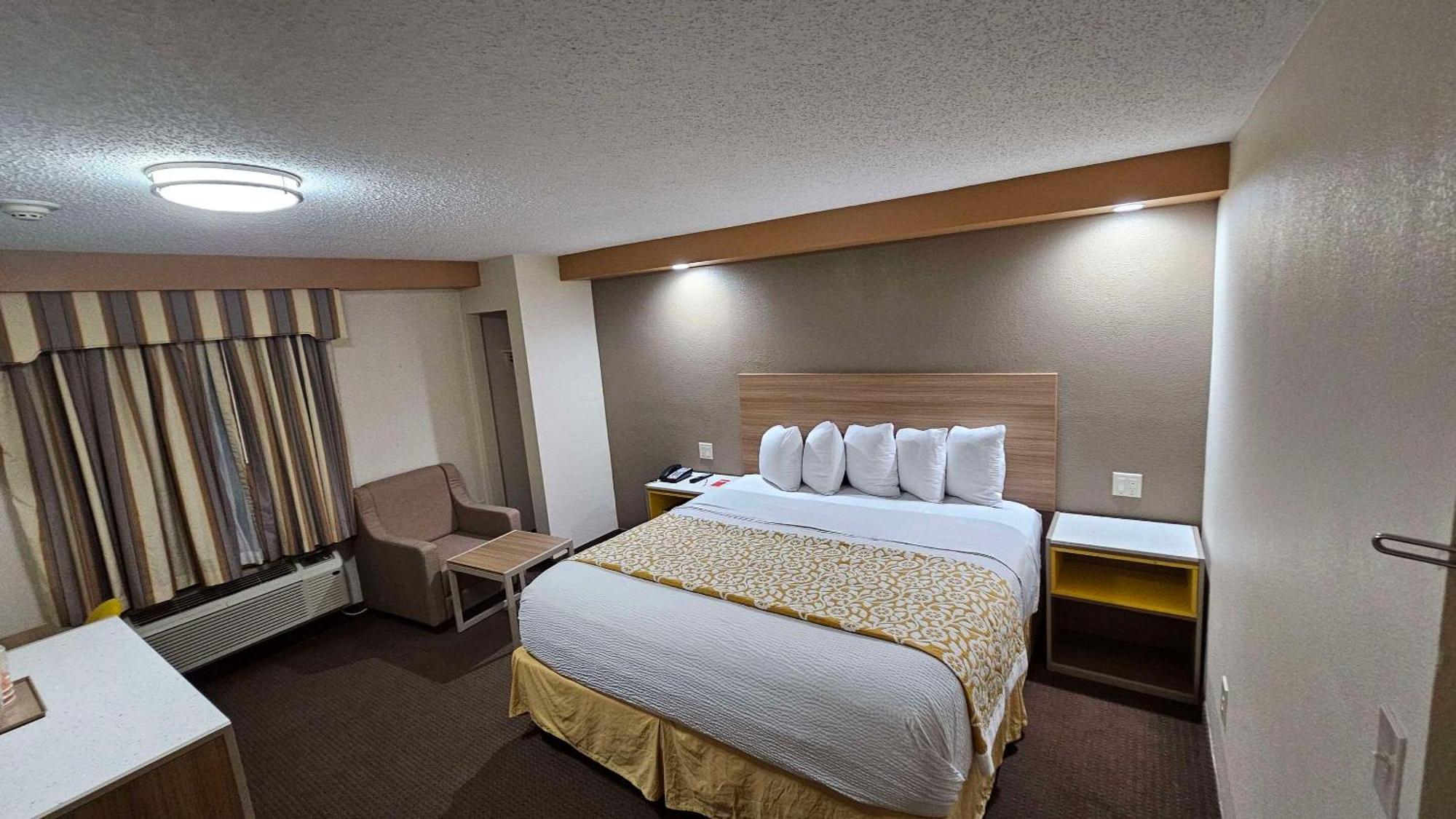 Econo Lodge Woodbridge Iselin Exterior foto