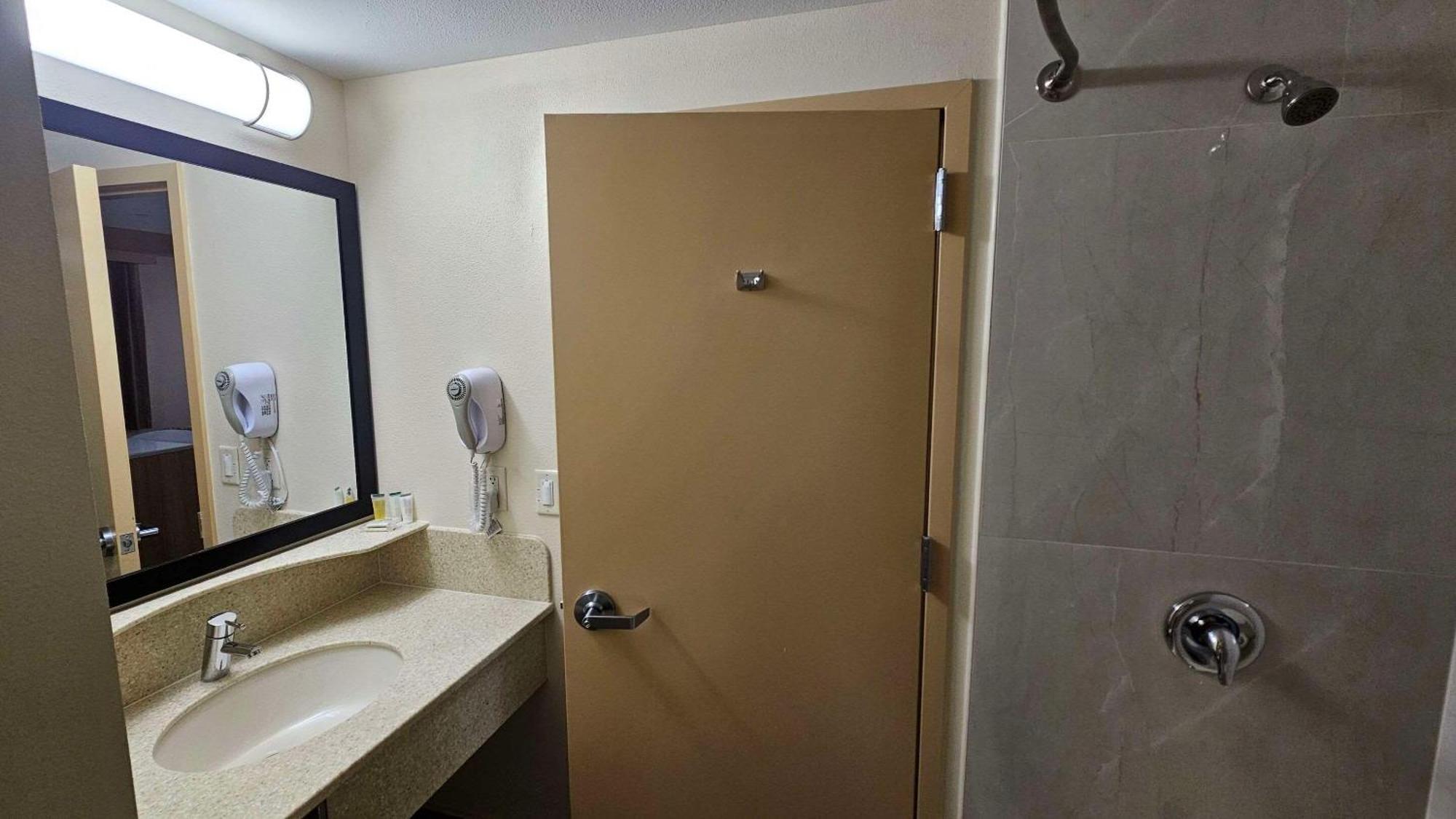 Econo Lodge Woodbridge Iselin Exterior foto